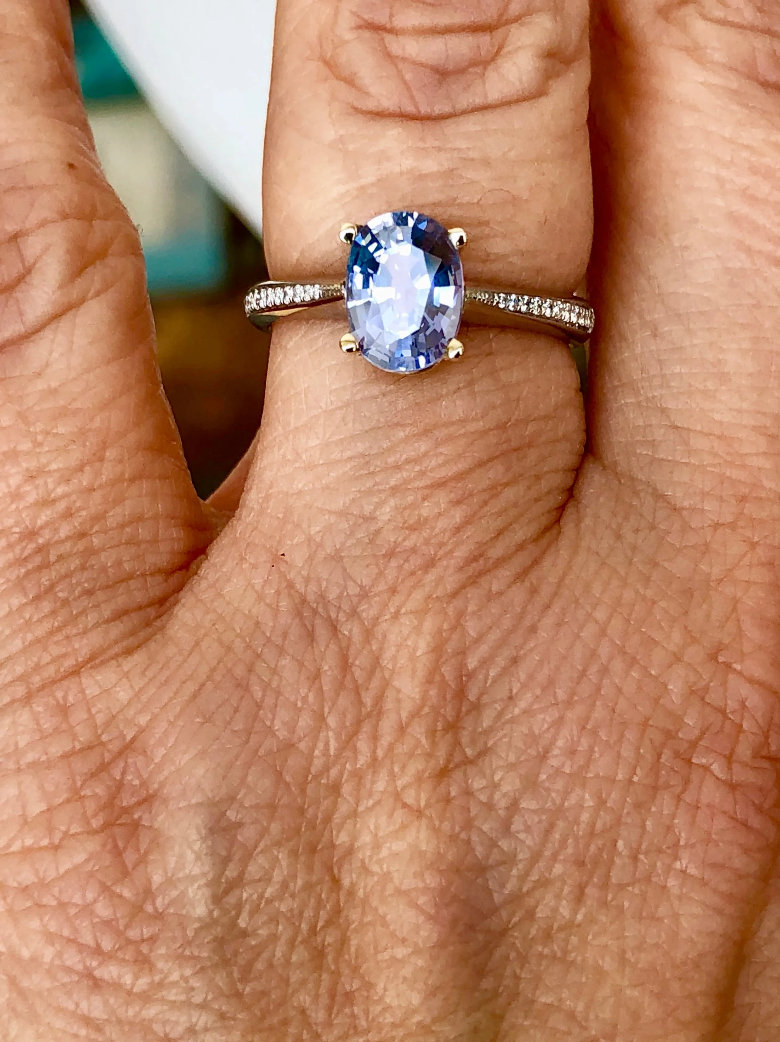 1.50 Carat Lilac Sapphire Solitaire Engagement Ring 18 Karat Gold