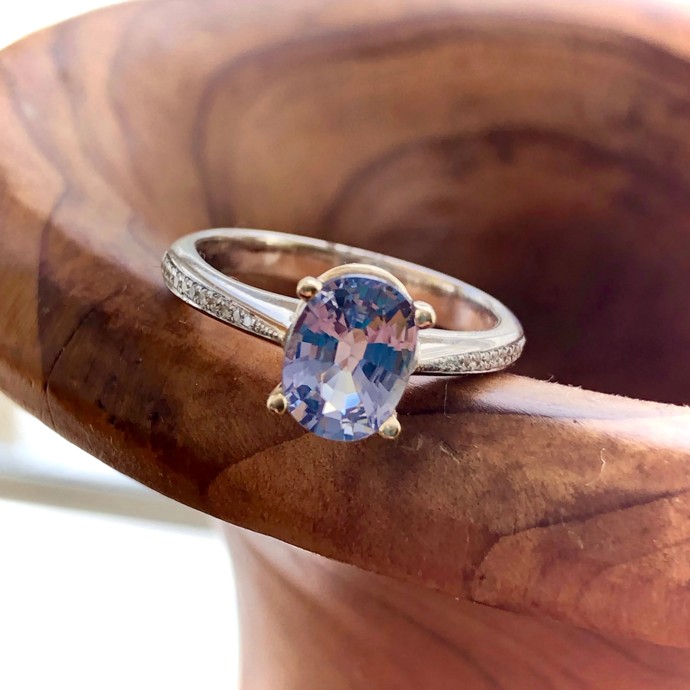 1.50 Carat Lilac Sapphire Solitaire Engagement Ring 18 Karat Gold