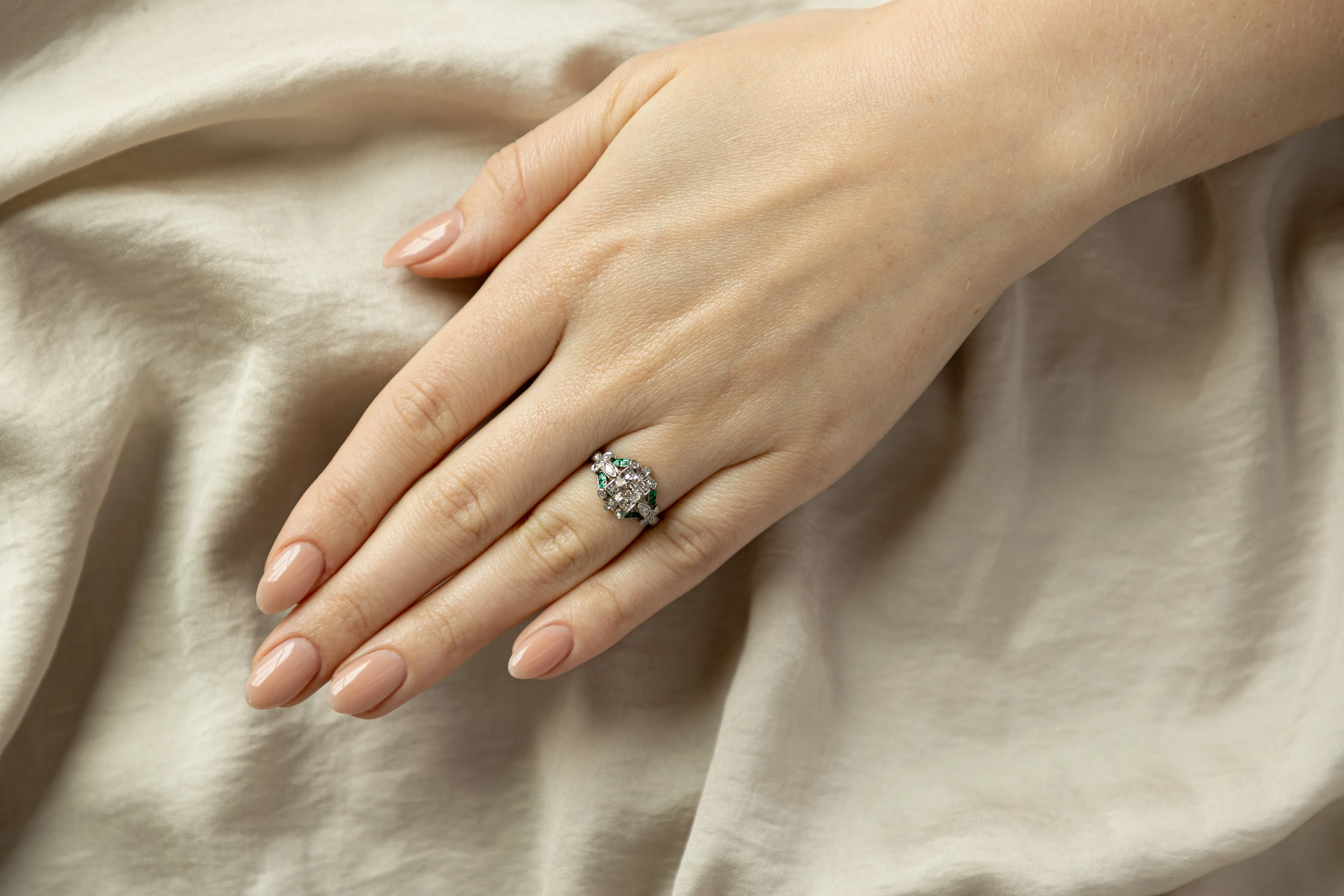 Art Deco Platinum 0.90 Carat Old European Cut Diamond & Natural Emerald Engagement Ring