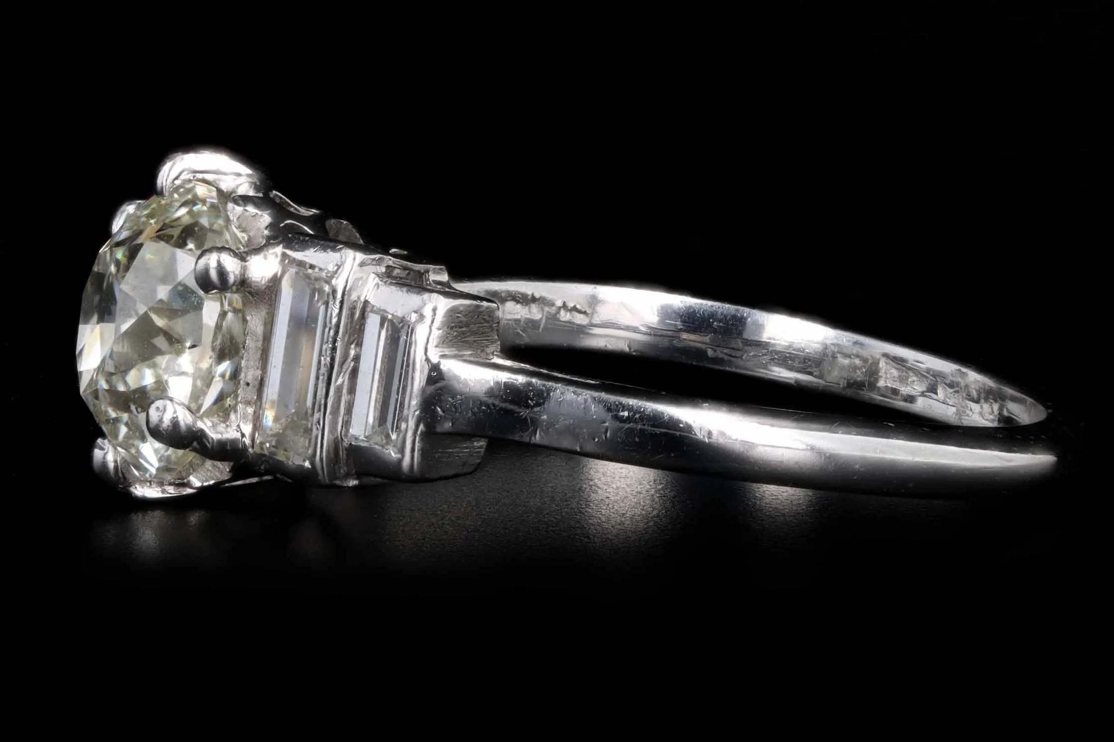 Art Deco Platinum 1.65 Carat Old European Cut Diamond Engagement Ring IGI Certified