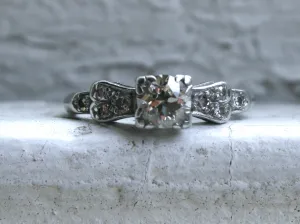 Beautiful Vintage Art Deco Diamond Platinum Engagement Ring.
