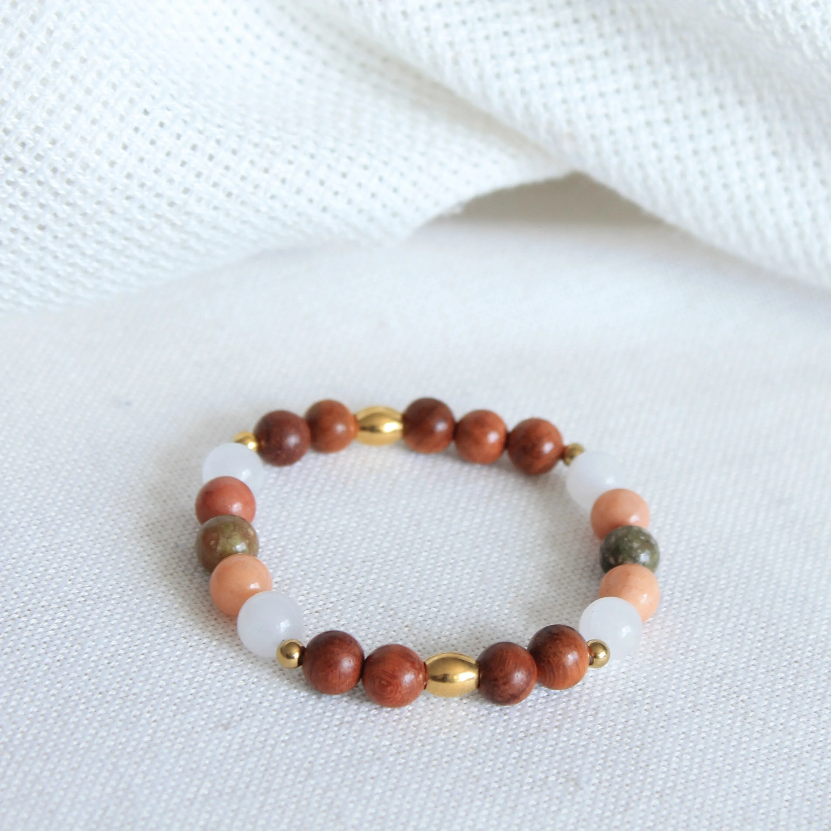 Bracelet élastique pour femmes en pierres naturelles 8mm aventurine, unakite et quartz, billes de bois de rose et acier inoxydable doré