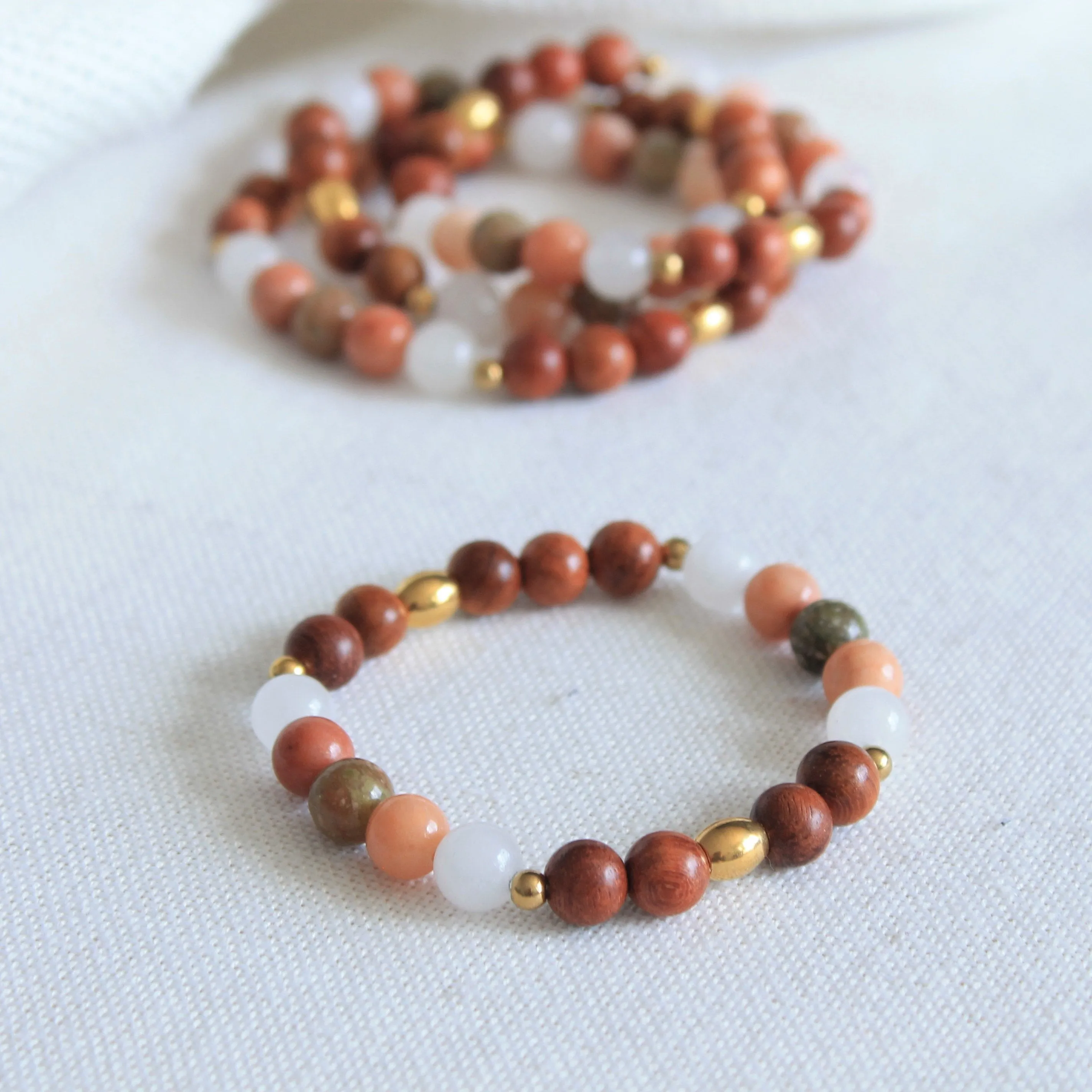 Bracelet élastique pour femmes en pierres naturelles 8mm aventurine, unakite et quartz, billes de bois de rose et acier inoxydable doré