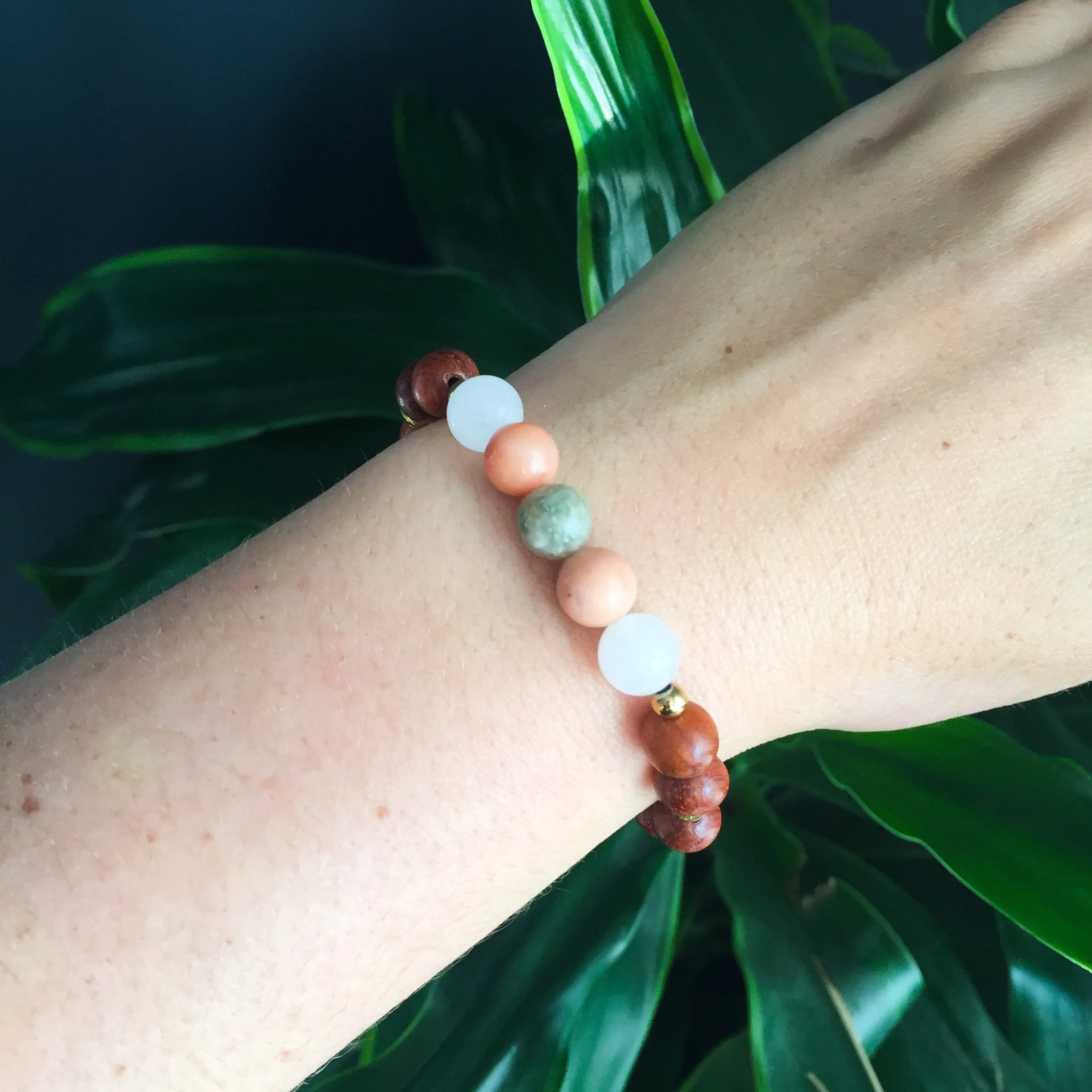 Bracelet élastique pour femmes en pierres naturelles 8mm aventurine, unakite et quartz, billes de bois de rose et acier inoxydable doré