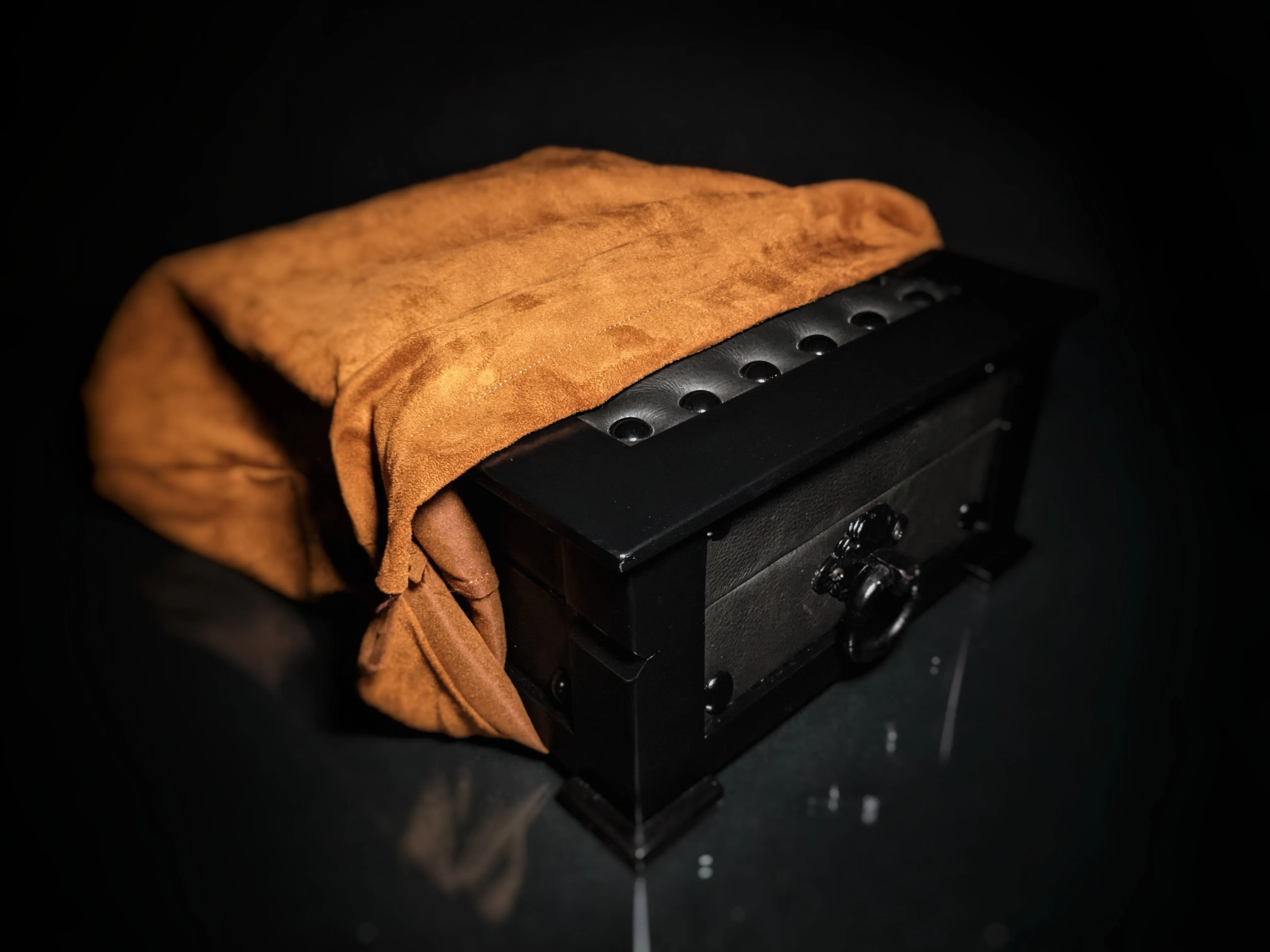 Brizard and co. The "Chesterfield" Humidor - 60/70 Count (Black)