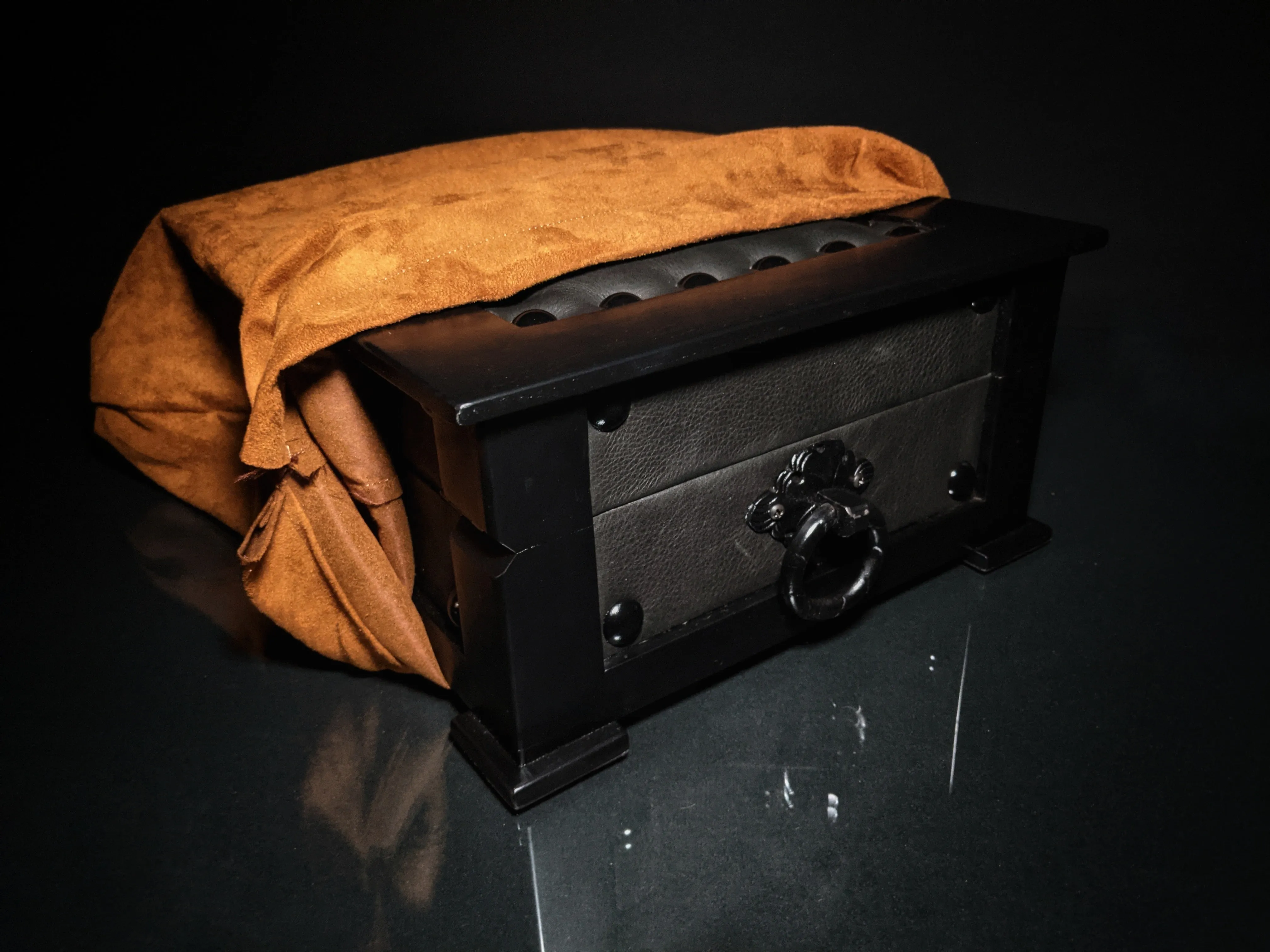 Brizard and co. The "Chesterfield" Humidor - 60/70 Count (Black)
