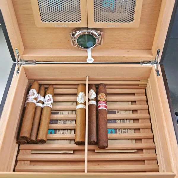 Brizard and CO. The "Chesterfield" Humidor - 60/70 Count