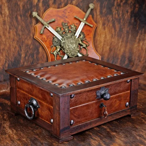 Brizard and CO. The "Chesterfield" Humidor - 60/70 Count