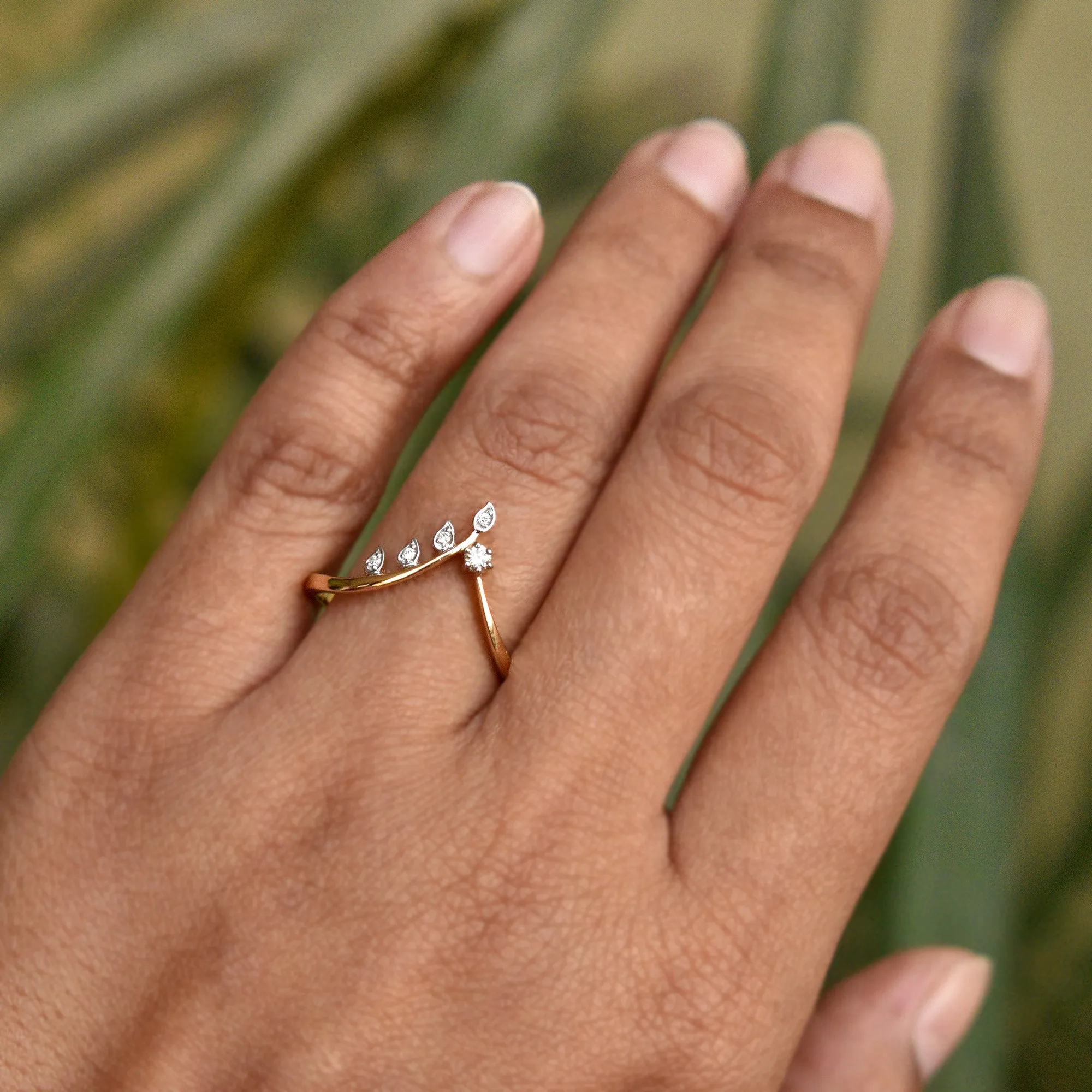 Chevron Leaf Deep V Wedding Band