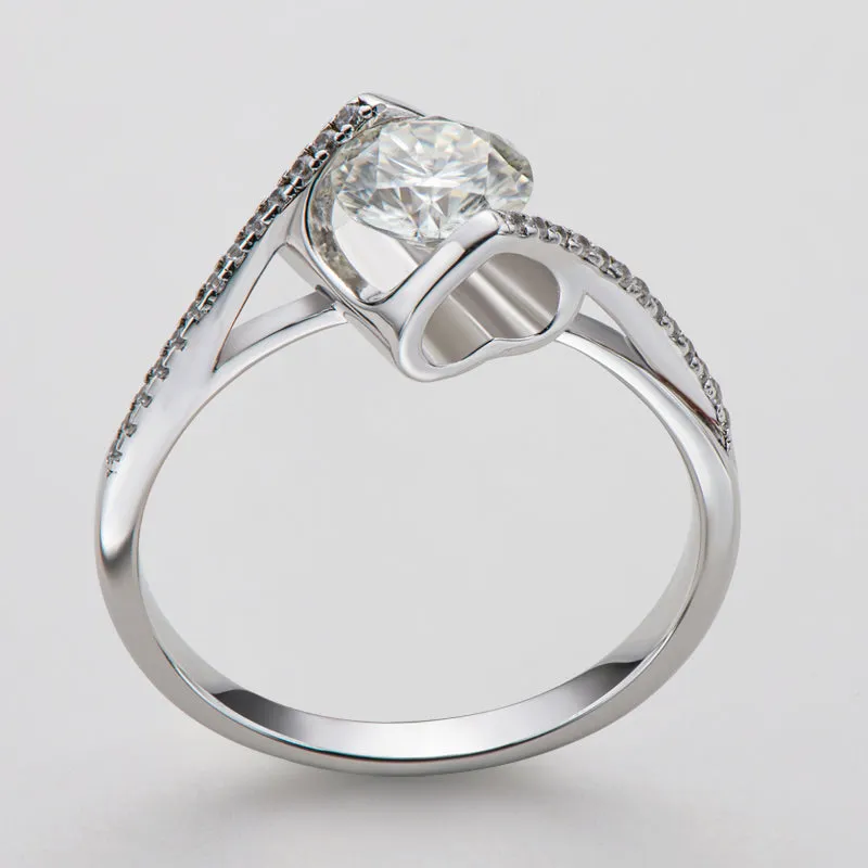 Classic Round Cut Moissanite Diamond Angle Solitaire Ring