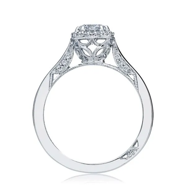 Dantela Diamond Engagement Ring in 18k