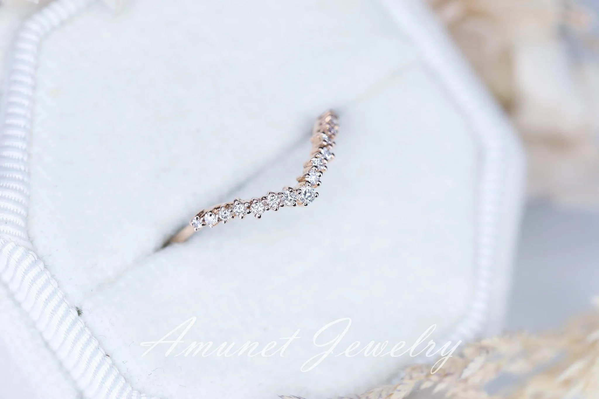 Elegant curved wedding band – A beautifully crafted and unique engagement and wedding ring
