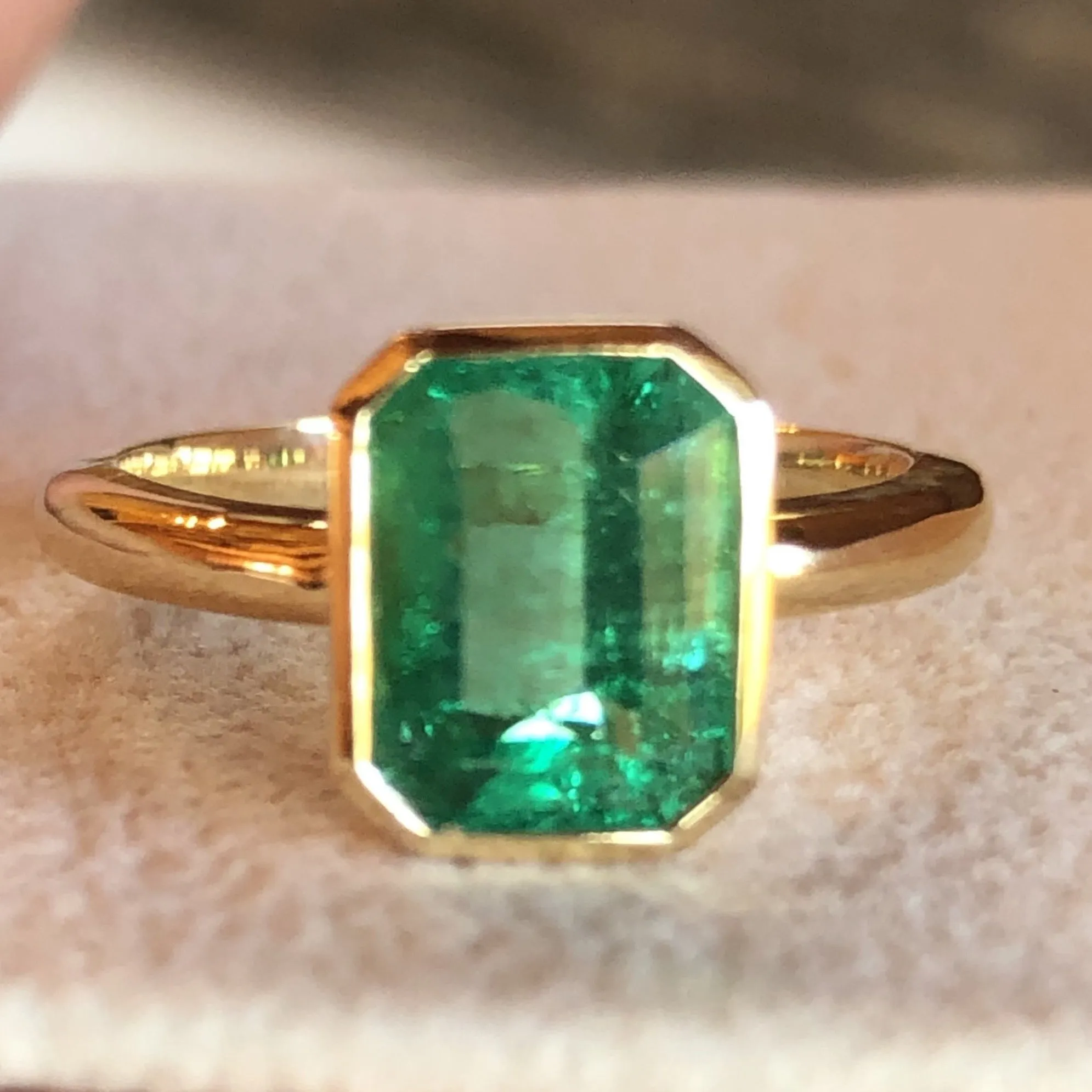 Emeralds Maravellous Solitaire Natural Colombian Emerald 18K Engagement Ring