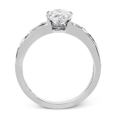 Engagement Ring in 18k Gold with Diamonds