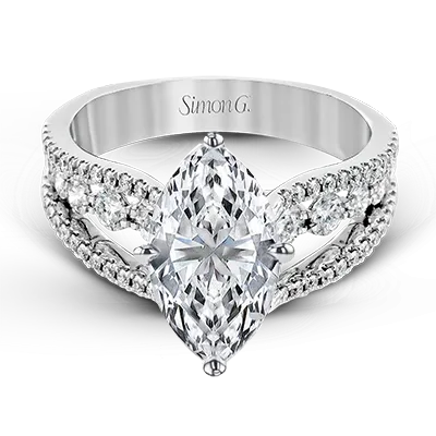 Engagement Ring in 18k Gold with Diamonds