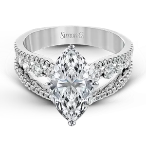 Engagement Ring in 18k Gold with Diamonds