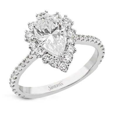 Engagement Ring in 18k Gold with Diamonds