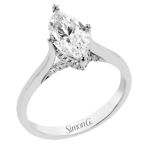 Engagement Ring in 18k Gold with Diamonds