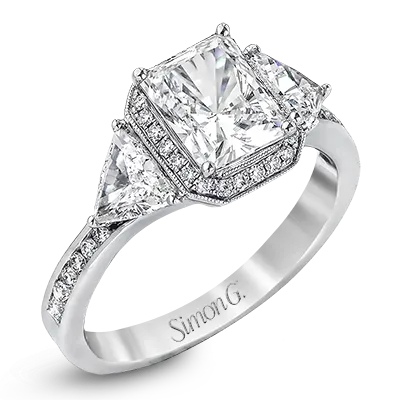 Engagement Ring in 18k Gold with Diamonds