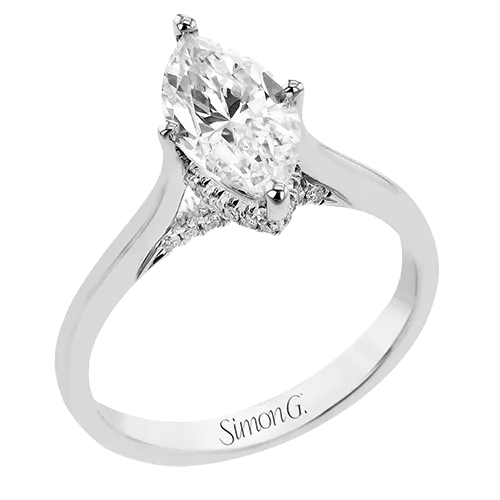 Engagement Ring in 18k Gold with Diamonds