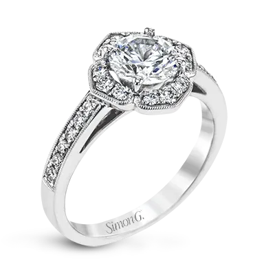 Engagement Ring in 18k Gold with Diamonds