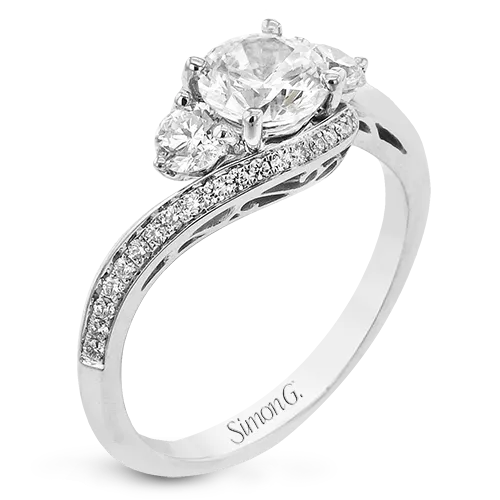 Engagement Ring in 18k Gold with Diamonds