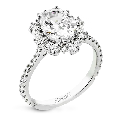 Engagement Ring in 18k Gold with Diamonds