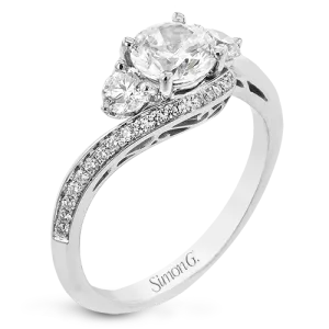 Engagement Ring in 18k Gold with Diamonds