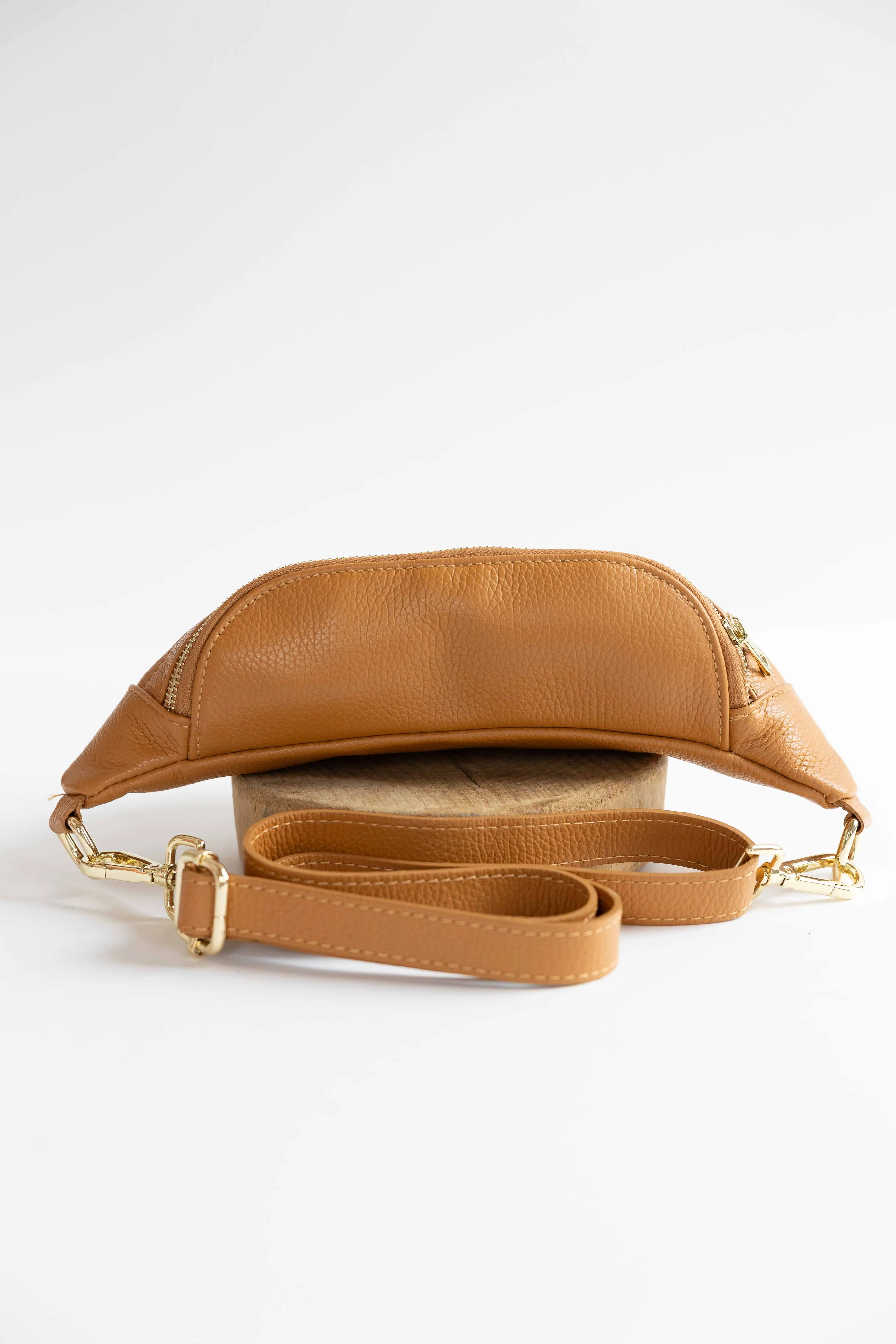 [GERMAN FUENTES] LEATHER FANNY PACK-CAMEL