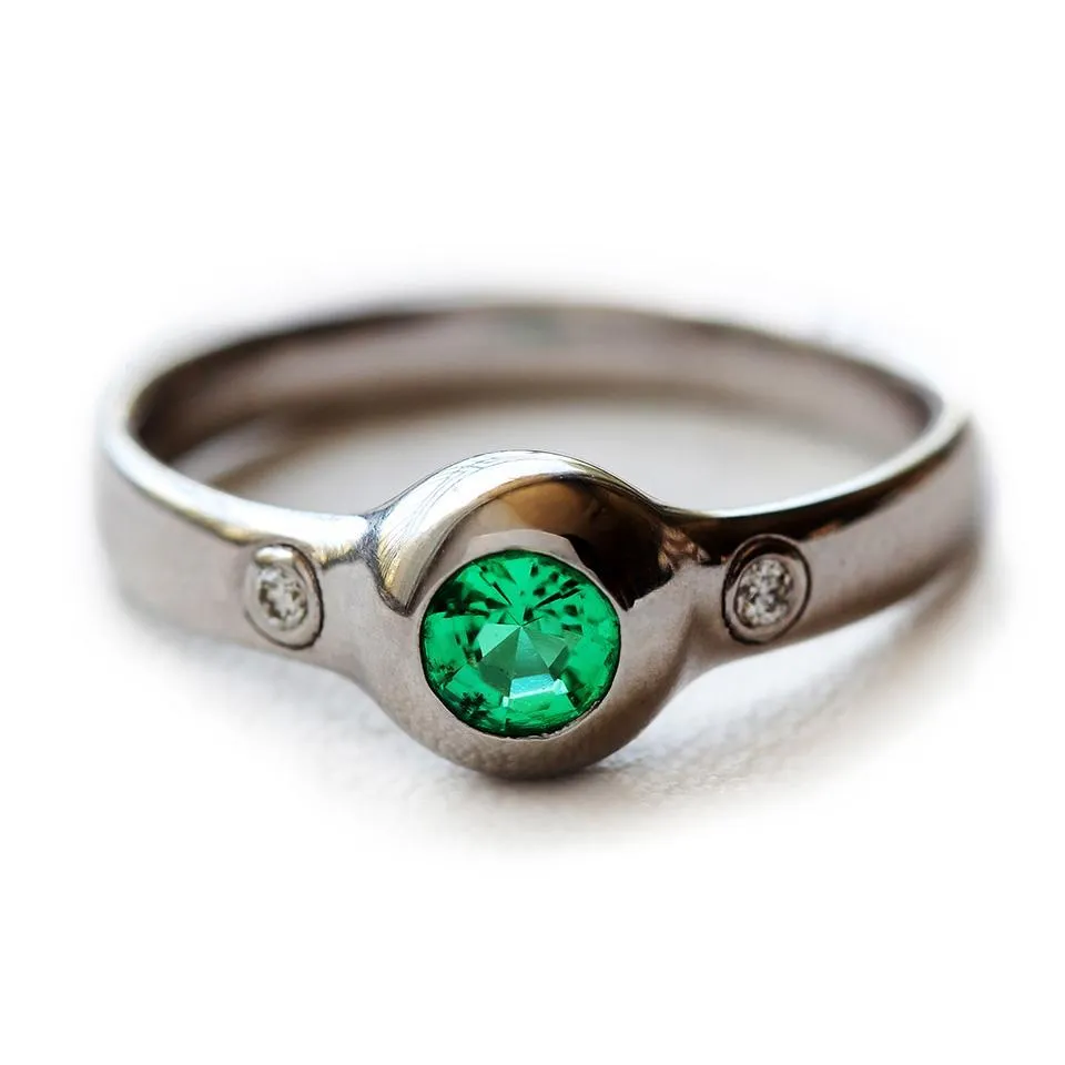 Gumpha - Emerald engagement ring with Diamonds