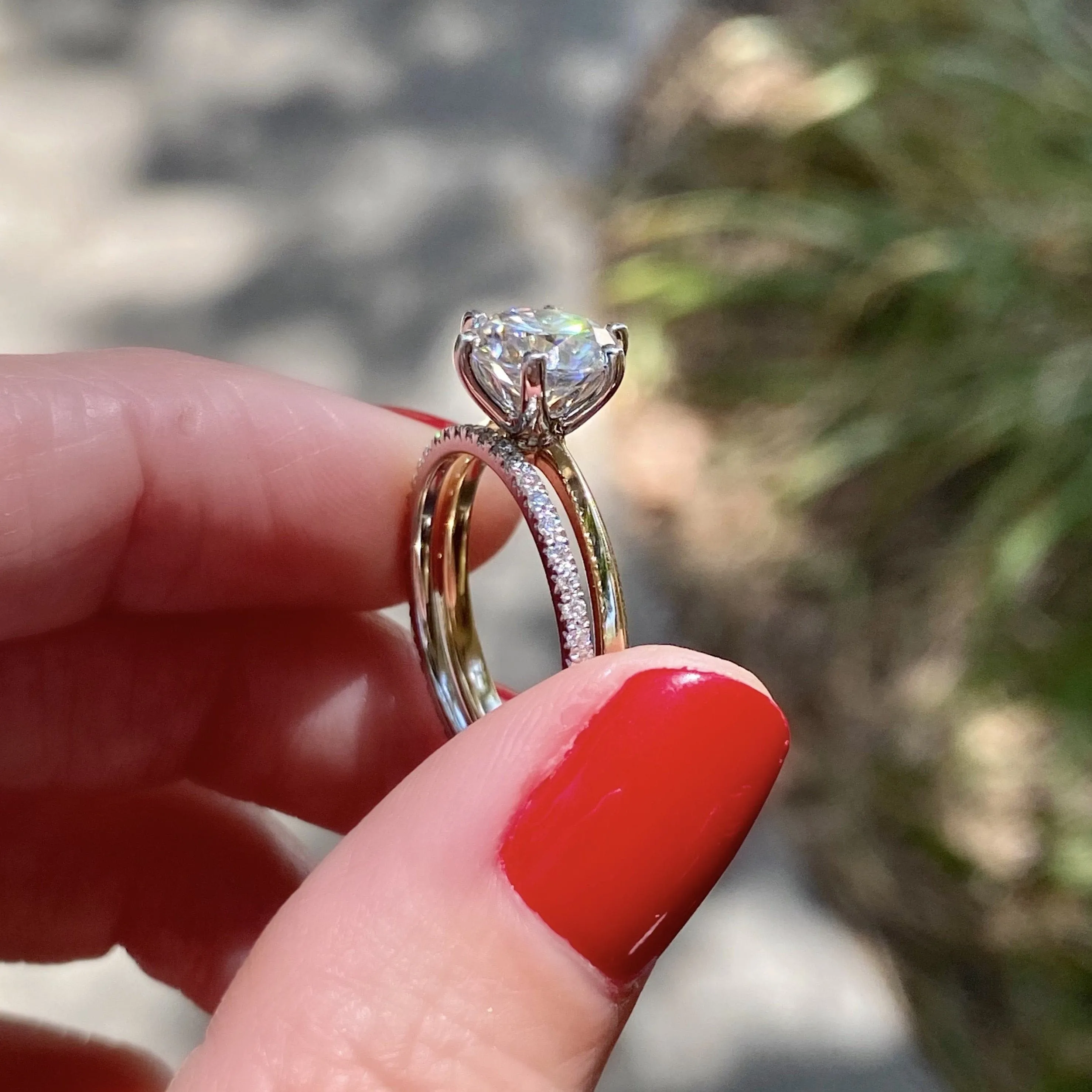 Liv (2ct) Round Moissanite Engagement Ring