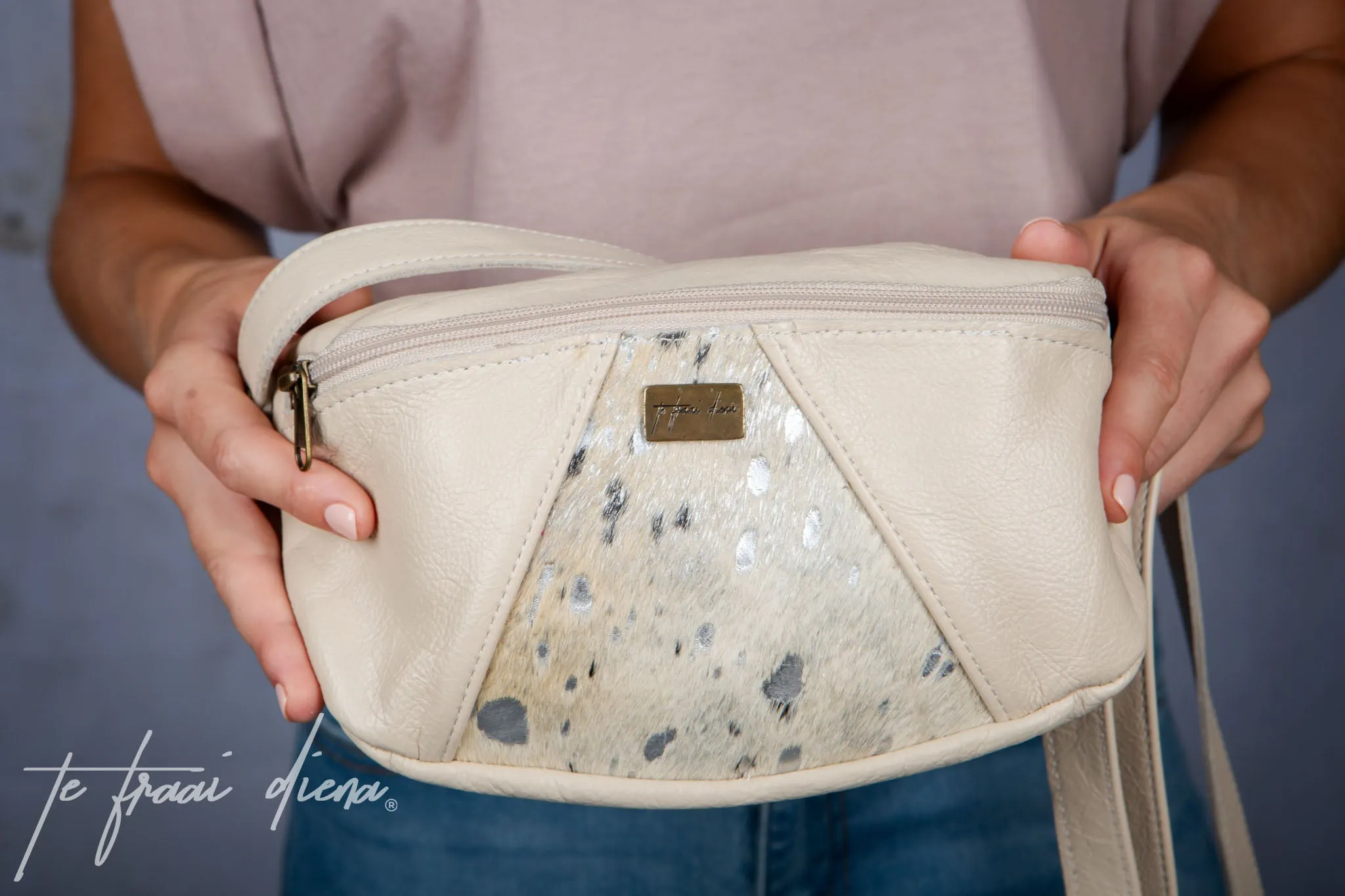 Moonbag - Cream & Silver