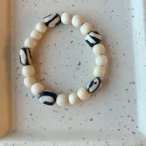 NEUTRAL WOODEN BRACELET