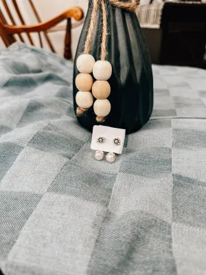 Pearl Tulip Hang Earring
