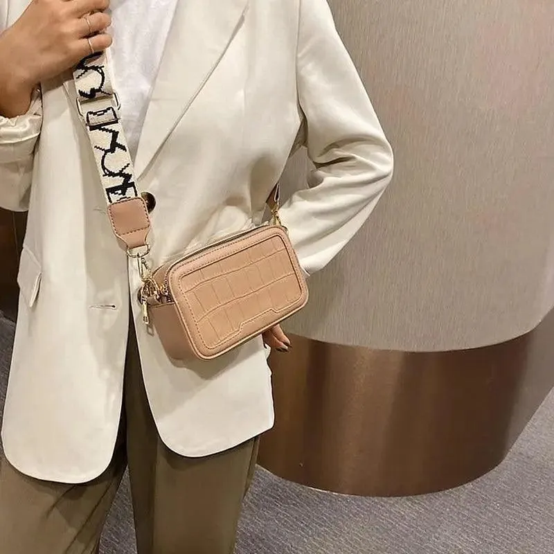 Retro Waist Bag PU Leather Fanny Pack Purse Leather with Gold Chain Strap Stylish New Design  Waist Pack Women Belt Bag Multifunctional Chest Bag