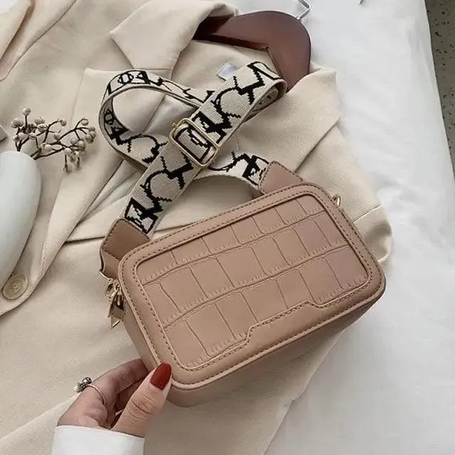 Retro Waist Bag PU Leather Fanny Pack Purse Leather with Gold Chain Strap Stylish New Design  Waist Pack Women Belt Bag Multifunctional Chest Bag