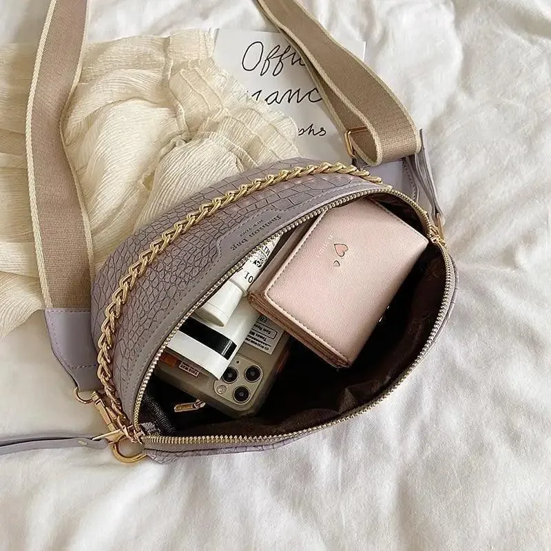 Retro Waist Bag PU Leather Fanny Pack Purse Leather with Gold Chain Strap Stylish New Design  Waist Pack Women Belt Bag Multifunctional Chest Bag