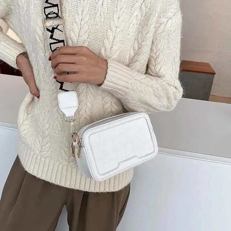 Retro Waist Bag PU Leather Fanny Pack Purse Leather with Gold Chain Strap Stylish New Design  Waist Pack Women Belt Bag Multifunctional Chest Bag