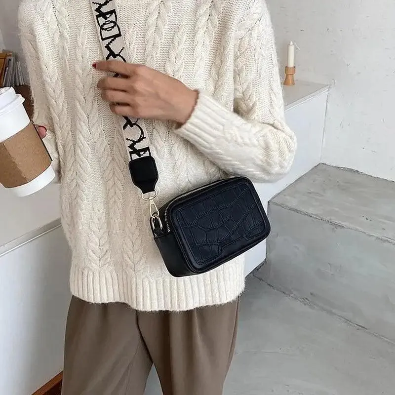 Retro Waist Bag PU Leather Fanny Pack Purse Leather with Gold Chain Strap Stylish New Design  Waist Pack Women Belt Bag Multifunctional Chest Bag