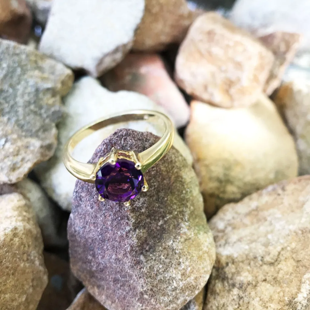 Round Cut Amethyst and Yellow Gold Six Claw Ring