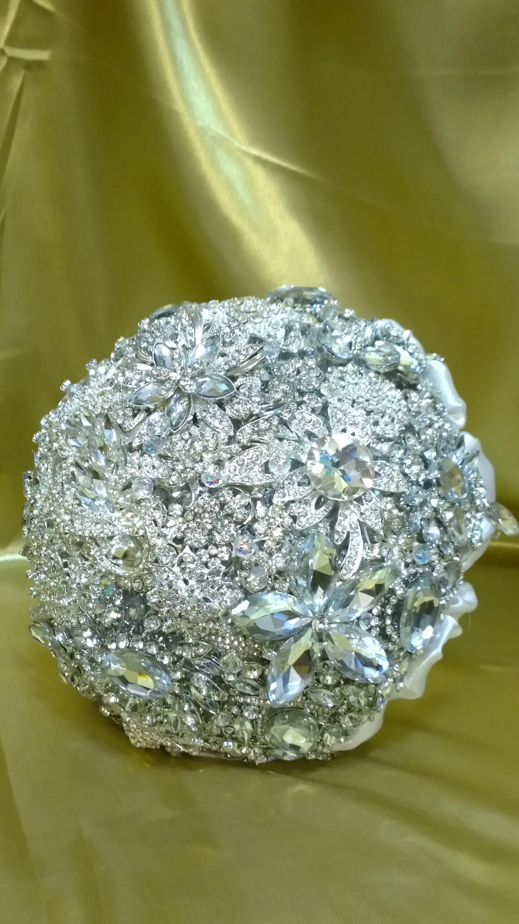 Silver wedding bouquet. Crystal bridal bouquet. Brooch bouquet. Full jeweled bouquet. Jewel bouquet by Crystal wedding uk