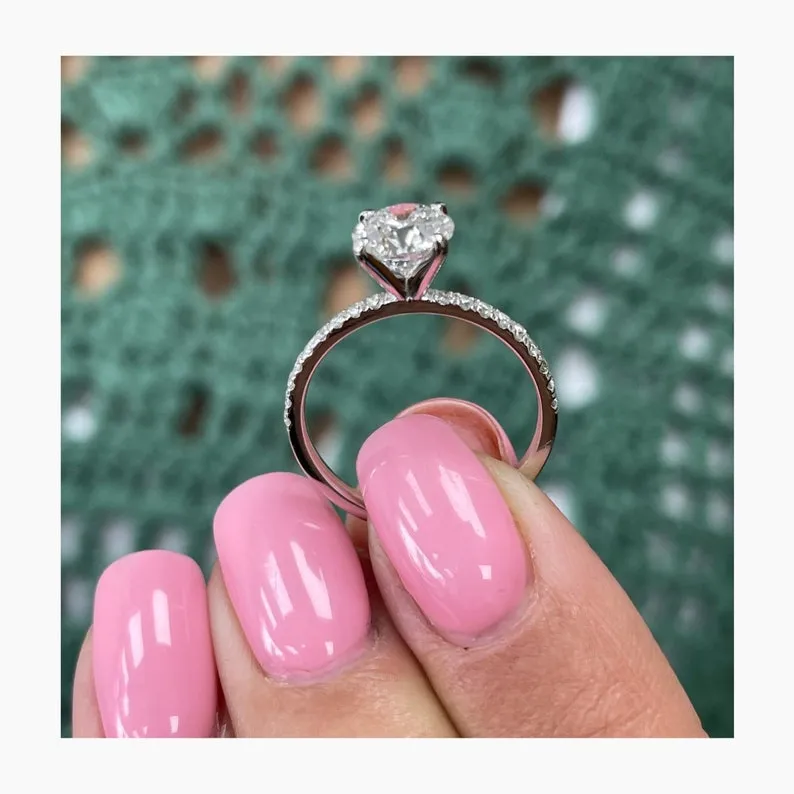 Stunning 1.0 CT Round Shape Moissanite Engagement Ring with Pave Design