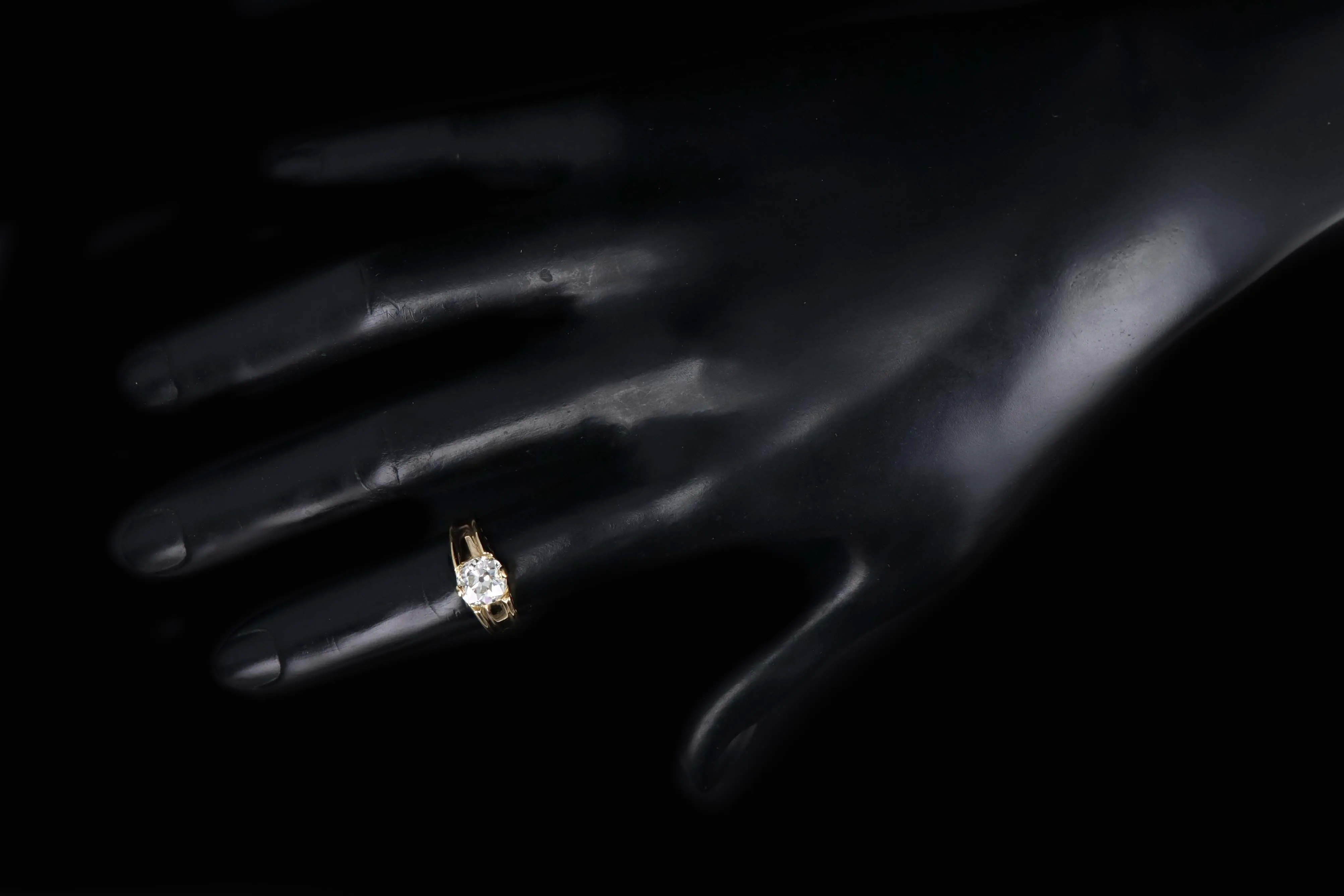 Victorian 18K Yellow Gold 1.60 Carat Old Mine Cut Diamond Gypsy Engagement Ring