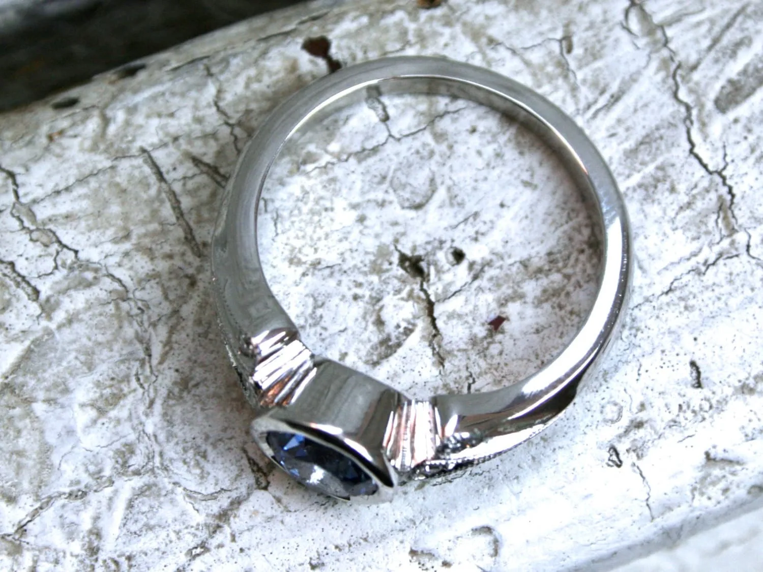 Vintage Inspired No Heat Sapphire Engagement Ring Wedding Ring with Leaves in 14K White Gold.